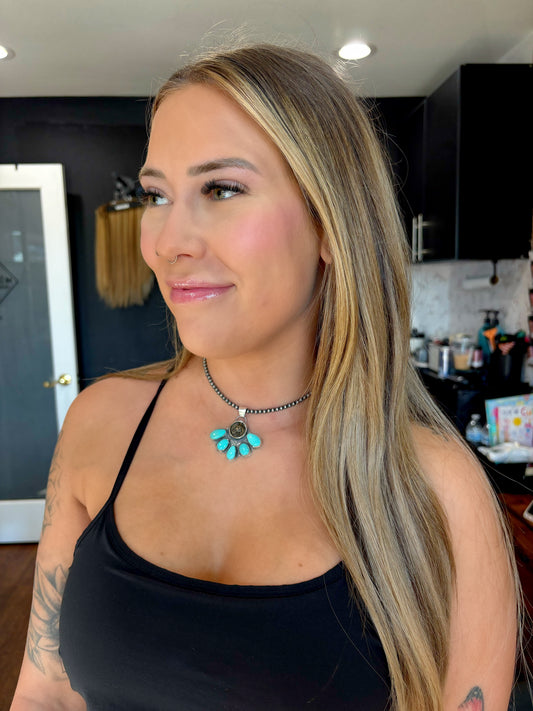 Five stone horse pendent on pearls